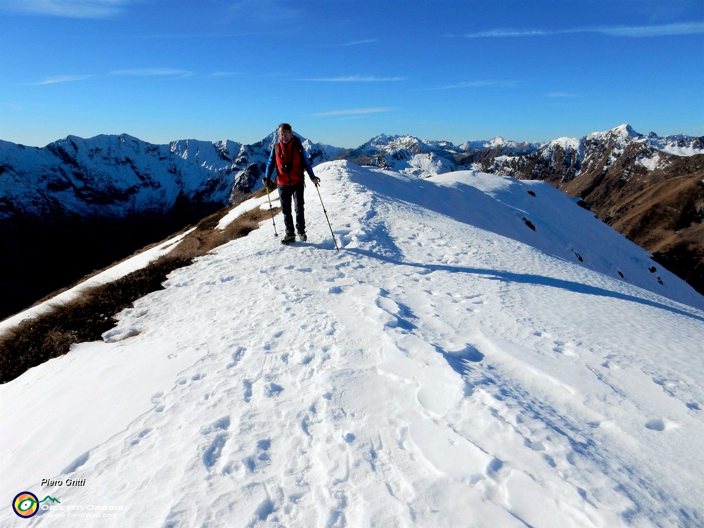 42 Sulla cresta innevata del Monte Arete .jpg